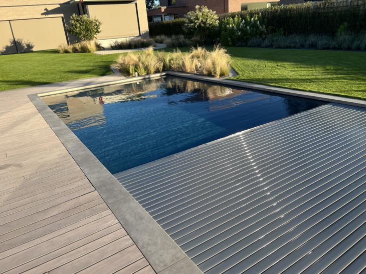 zwembad, afdekking, rolluik,  terras, tuinverzorging, poolhouse, ecologisch, energiezuinig, smart, milieuvriendelijk