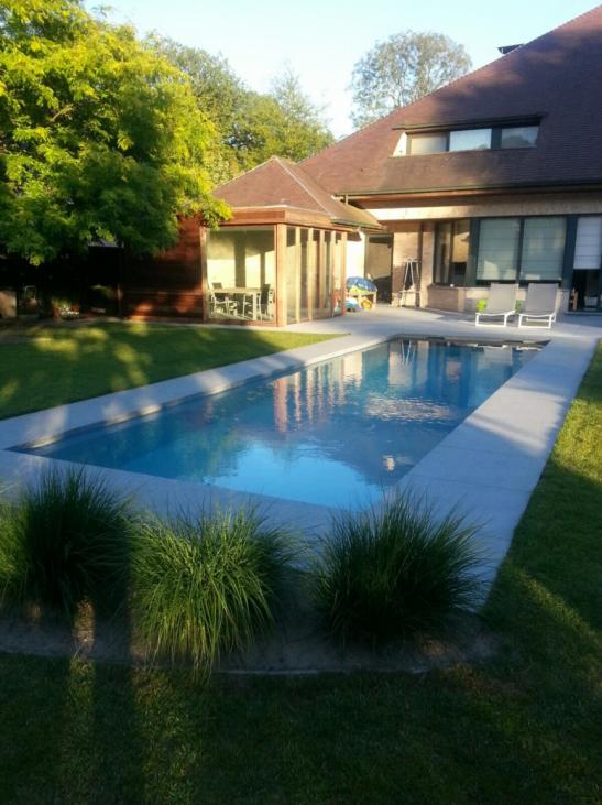 Luxe buitenzwembad, tuin, boordsteen, terras,